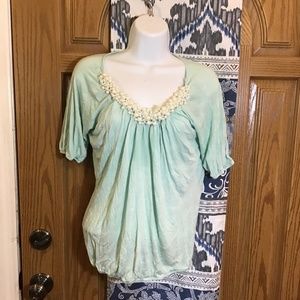 💚3/$25 Rue 21 M mint green blouse with white faux pearls with elastic waist